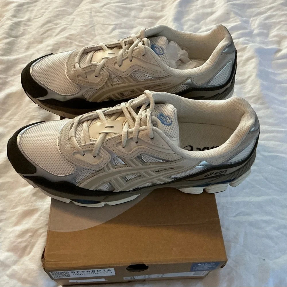 Asics White and Black Athletic Shoes - Picture 5 of 6